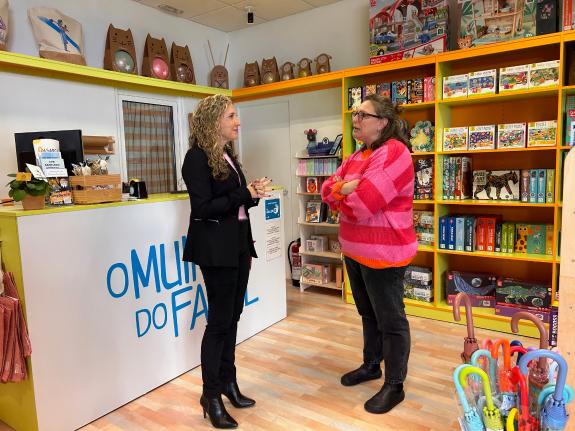 Imagen de la noticia:Martina Aneiros anima a descargar el Bono Activa Comercio con el que acceder a descuentos de hasta 30 euros en los negocios ...