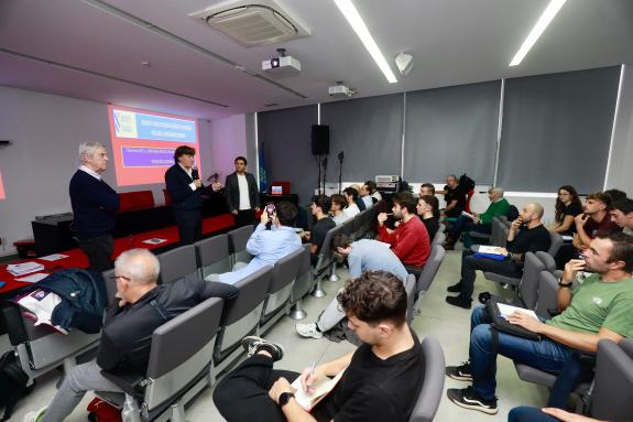 Imaxe da nova:Lete inaugura o obradoiro de fisioloxía deportiva en Pontevedra enxalzando o alto nivel galego que camiña cara o Centro de Alto Ren...