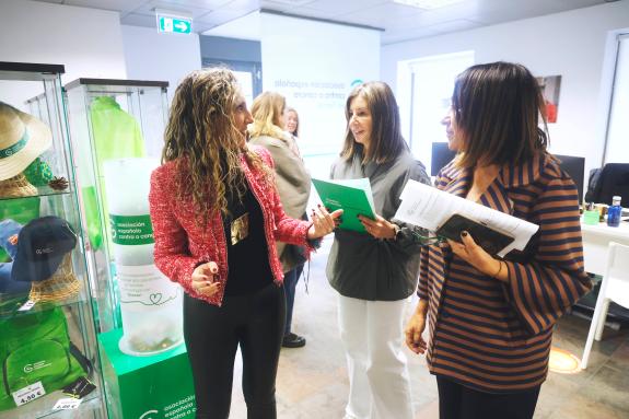 Imaxe da nova:A Xunta eloxia o traballo da delegación da Asociación Española contra o Cancro en Ferrol e analiza novas vías de colaboración coa e...