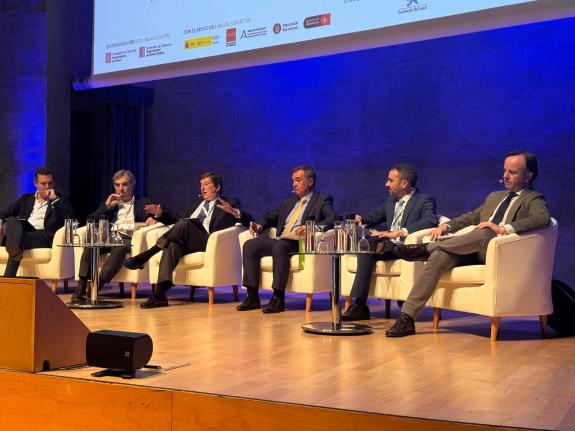 Imagen de la noticia:La Xunta pone en valor la coordinación sociosanitaria como eje principal del sistema de cuidados de Galicia