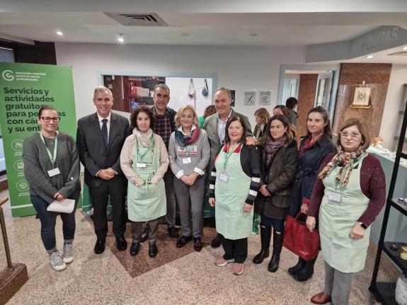 Imagen de la noticia:El delegado territorial asistió a la inauguración del 32º Mercadillo Navideño de la AECC en Pontevedra