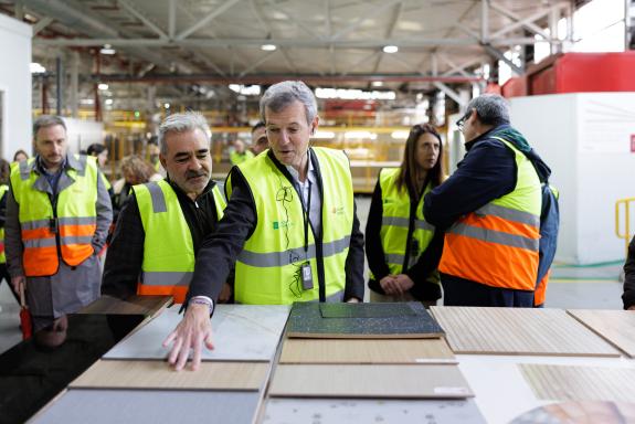 Imaxe da nova:Rueda resalta a aposta da Xunta por consolidar Galicia coma referente na industria forestal, un sector que fixa poboación e xera ri...