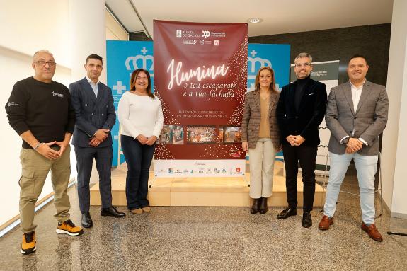 Imagen de la noticia:Ana Ortiz destaca el fomento del comercio local de Vigo a través de una nueva edición del concurso de Navidad de escaparatis...