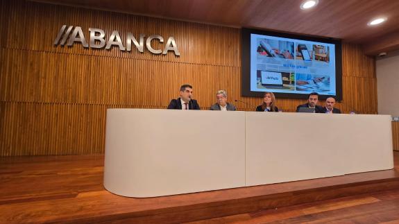 Imagen de la noticia:La Xunta destaca en Santiago la formación en el marco de la colaboración con la Federación Gallega de Comercio sobre el nuev...