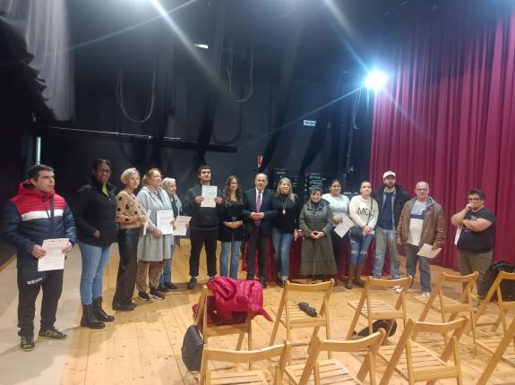 Imaxe da nova:A Xunta entrega os diplomas dos cursos organizados polo centro cultural, artístico e recreativo Valladares