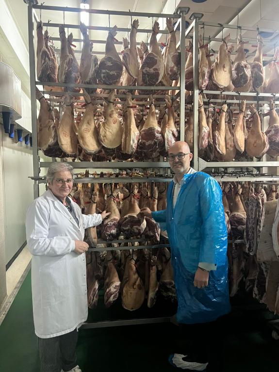 Imaxe da nova:Medio Rural destaca a aposta da empresa lucense Jamones González a prol da calidade diferenciada
