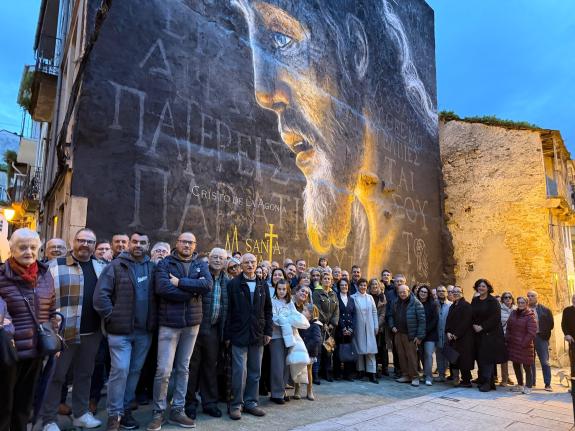 Imaxe da nova:Arias participa na inauguración do mural de Dani Caxete sobre a Semana Santa de Viveiro
