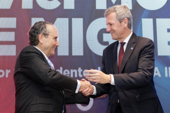 Imaxe da nova:Rueda felicita a Javier Moll por unha traxectoria que reforza o prestixio do xornalismo e o empresariado galego