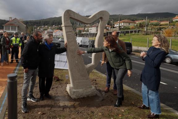 Imaxe da nova:A Xunta inaugura unha escultura en homenaxe ás vítimas de accidentes de tráfico na nova senda da PO-308 en Poio
