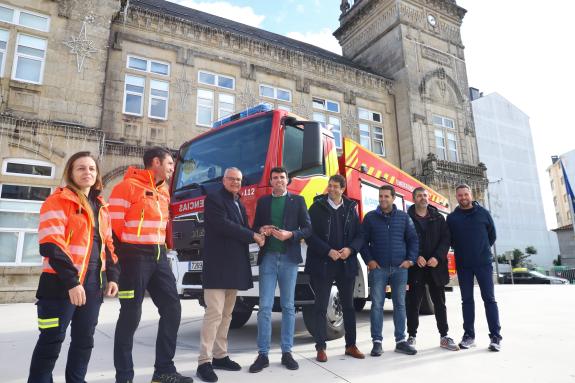 Imaxe da nova:A Xunta reforza o equipamento do GES da estrada cun vehículo autobomba rural pesada