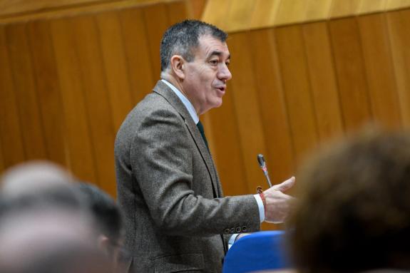 Imagen de la noticia:Román Rodríguez señala la descentralización del grado en Medicina como un acuerdo con el que gana Galicia