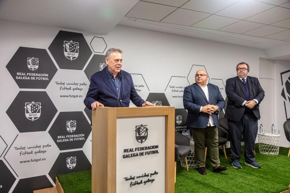 Imagen de la noticia:Gómez Caamaño pone en valor la actividad y la calidad de los servicios de traumatología del Sergas, que en 2024 realizaron m...
