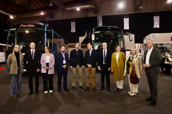 Imaxe da nova:A Xunta reafirma na feira ‘Expobus Iberia’ o compromiso do Goberno galego por un transporte público moderno, de calidade, eficiente...