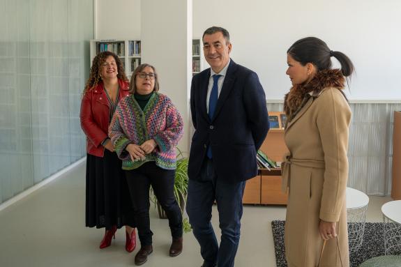 Imagen de la noticia:Román Rodríguez avanza que la Xunta estudiará la posibilidad de incrementar la oferta de FP en Mos en los próximos cursos