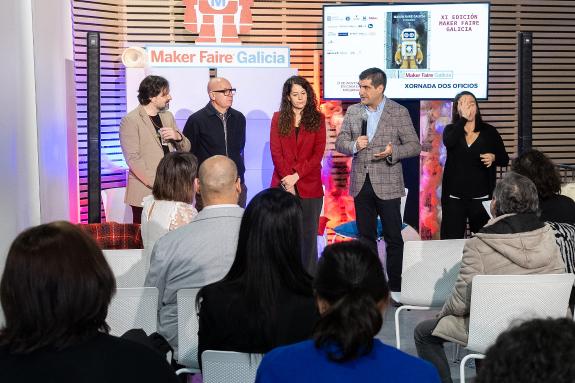 Imagen de la noticia:La Xunta destaca el papel de los oficios artesanales en la experimentación con noticias narrativas y materiales en la Maker ...