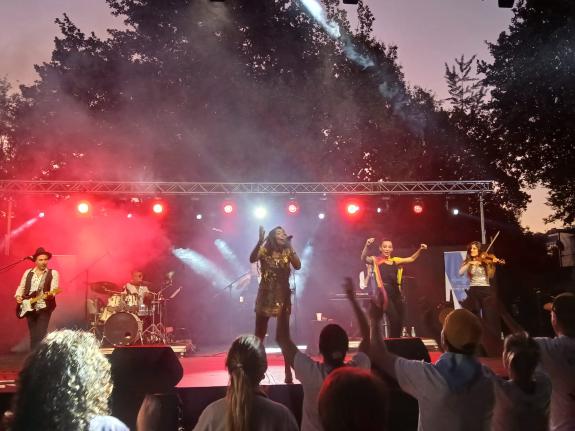 Imagen de la noticia:La Xunta destaca el papel del Lar Galego de Chile y del Estadio Español como símbolos de unión y compromiso con la colectivi...