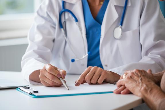 Imaxe da nova:A Xunta impulsa a detección precoz da violencia de xénero co cribado do Sergas, con máis de 1.300 entrevistas realizadas este ano e...