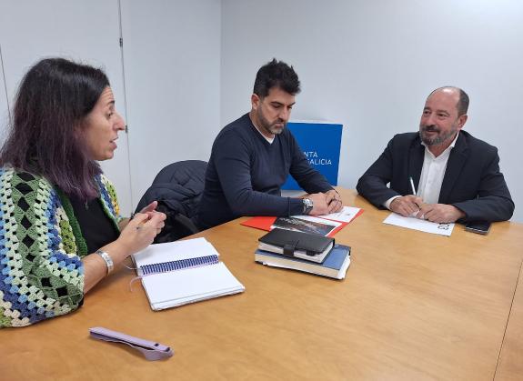 Imaxe da nova:Xosé Merelles y el presidente del Consejo Regulador de la Denominación de Origen y la Ruta del Viño de Valdeorras analizan futuras ...