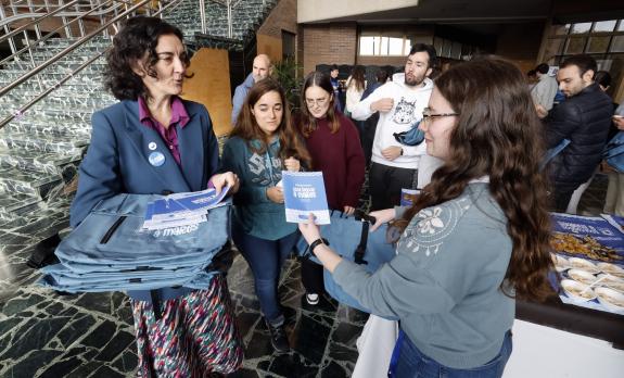 Imaxe da nova:A Xunta e Craega promocionan os produtos ecolóxicos do mar entre o alumnado das universidades galegas
