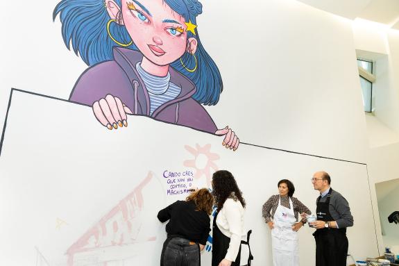 Imaxe da nova:A Xunta presenta no Museo Gaiás un mural colectivo que reivindica a igualdade de xénero e a loita contra as violencias machistas