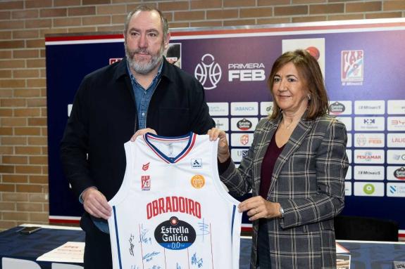 Imaxe da nova:A Axencia de Doazón de Órganos e Sangue e o Monbus Obradoiro suman esforzos a prol da doazón de sangue