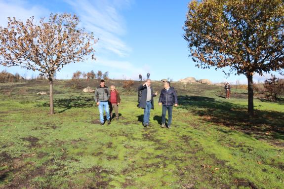 Imaxe da nova:Manuel Pardo supervisa en Monterrei as actuacións desenvolvidas pola Xunta para paliar as consecuencias da vaga de lumes