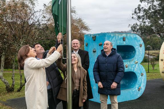 Imaxe da nova:La Xunta destaca las 33 banderas verdes entregadas en 2025 como ejemplo del compromiso de los ayuntamientos con la protección ambie...