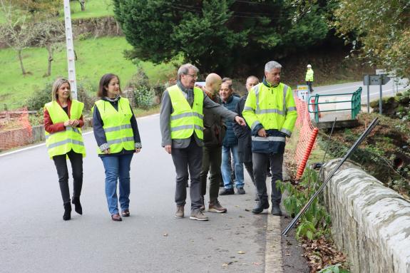 Imaxe da nova:Manuel Pardo verifica o comezo das  obras da nova pasarela peonil na OU-150 en Cudeiro, nas que a Xunta inviste máis de 435.000€