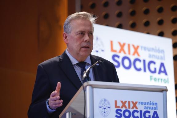 Imaxe da nova:Gómez Caamaño sinala a área sanitaria de Ferrol como referencia en cirurxía robótica, superando as 1.500 intervencións desde 2021 e...