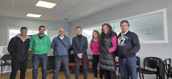 Imagen de la noticia:Mar visita la cofradía de Redondela en el marco de los contactos permanentes que mantiene con el sector