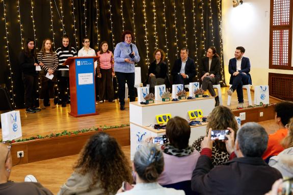 Imagen de la noticia:Román Rodríguez felicita al alumnado del Centro de Educación Especial López Navalón, de Santiago, por la creación de las est...