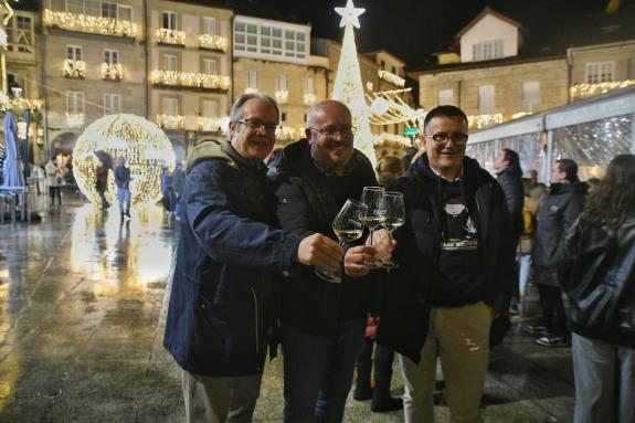 Imaxe da nova:A Xunta pon en valor o acendido do alumeado de Nadal de Ribadavia e a súa sinerxía co proxecto de dinamización comercial Vilas Viva...