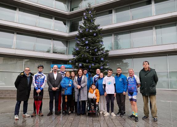 Imagen de la noticia:El Árbol del Camino luce de nuevo ante la Delegación Territorial de la Xunta de Galicia en Vigo