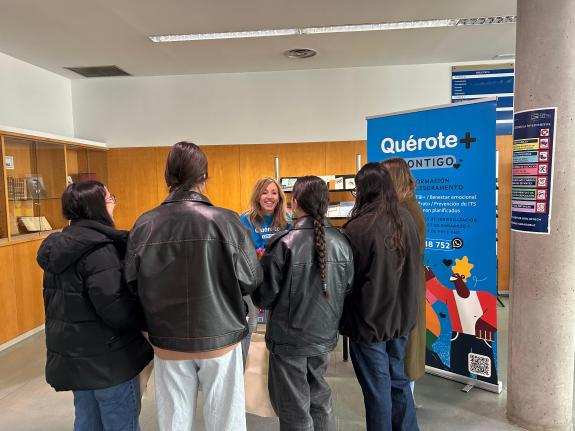 Imaxe da nova:A Xunta aposta pola sensibilización e prevención no Día Mundial da Sida a través de puntos de información para a mocidade