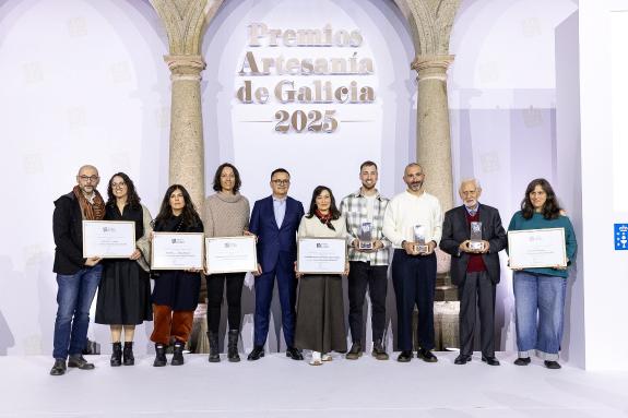 Imagen de la noticia:La Xunta pone en valor los talleres reconocidos con los Premios de Artesanía de Galicia 2025 y con las bolsas Eloy Gesto par...
