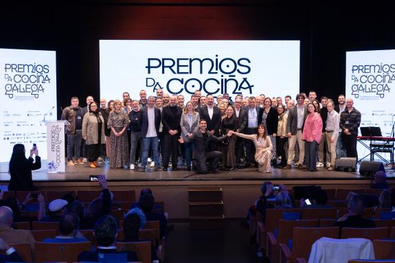 Imagen de la noticia:La Xunta reconoce el valor de la cocina tradicional gallega en la entrega de los primeros Premios de la Cocina Gallega