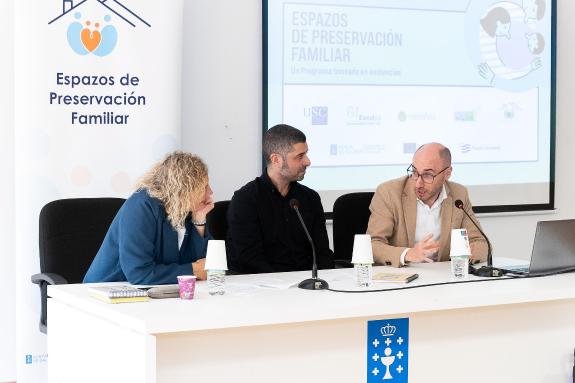 Imaxe da nova:A Xunta destaca que máis de 300 familias se beneficiaron dos programas de preservación familiar, que melloran a convivencia na cont...