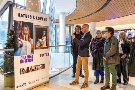 Imaxe da nova:A Xunta felicita á asociación Alborada pola exposición ‘Haters&Lovers’, iniciativa que busca concienciar sobre o bo trato entre a m...
