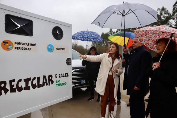 Imagen de la noticia:La Xunta destina el próximo año más de 1,6 M€ a ayudas para que los ayuntamientos mejoren sus puntos limpios fijos o compren...