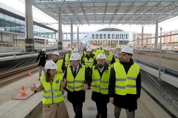 Imaxe da nova:O conselleiro de Presidencia, Xustiza e Deportes visita as obras de remodelación da estación da Coruña