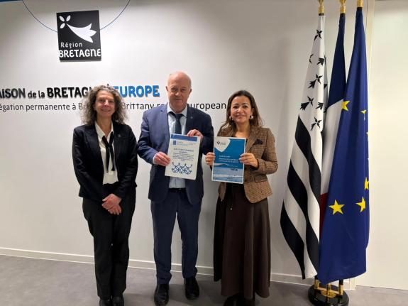 Imaxe da nova:Villaverde entrega ao comisario de pesca os informes da USC que avalan o rexeitamento de Galicia á proposta de recortes nos TACs pe...