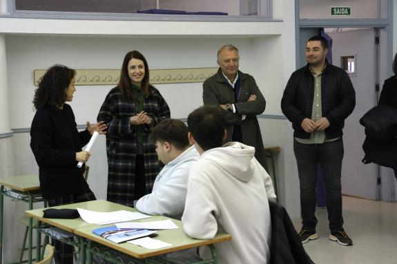 Imagen de la noticia:Medio Rural promueve los hábitos saludables entre niños y juventud con un programa de reparto de fruta, leche y castaña en c...