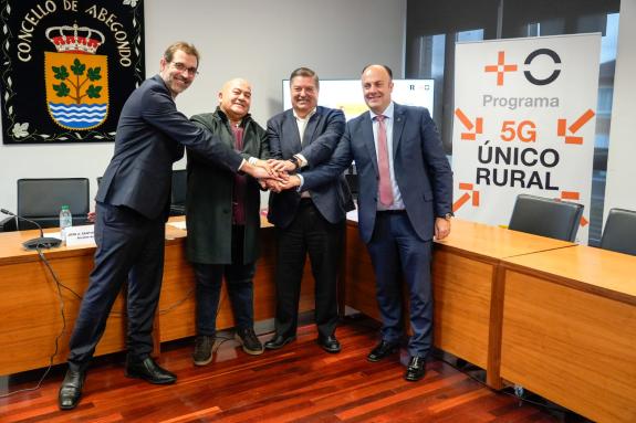 Imaxe da nova:El director de la Agencia Para la Modernizacion Tecnológica de Galicia asiste a la presentación de los planes de despliegue de MasO...