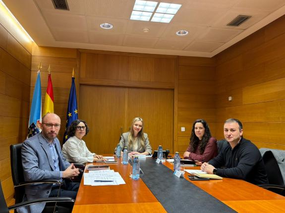 Imaxe da nova:Fabiola García reúnese con representantes do Colexio Oficial de Traballo Social de Galicia