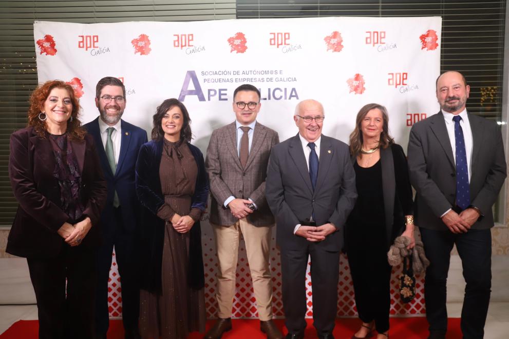 Imaxe 1 de 2 asociada á nova