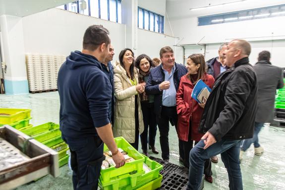 Imaxe da nova:Villaverde critica o recorte comunitario ás capturas de lirio e xarda e sitúa o porto de Ribeira como un dos epicentros do seu impa...