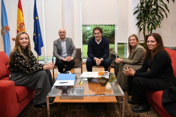 Imagen de la noticia:A Xunta e o Concello do Carballiño avalían a creación dun centro de día para maiores