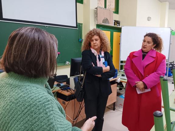 Imagen de la noticia:La Xunta visita el instituto de Mos para evaluar el refuerzo de la oferta de FP en el centro