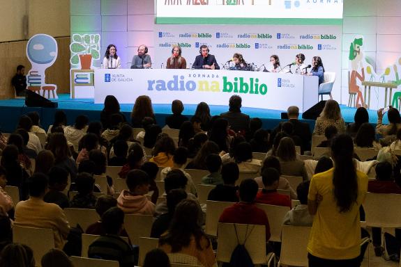 Imagen de la noticia:La Xunta reúne 650 escolares y docentes en el primer encuentro de centros del programa Radio na biblio