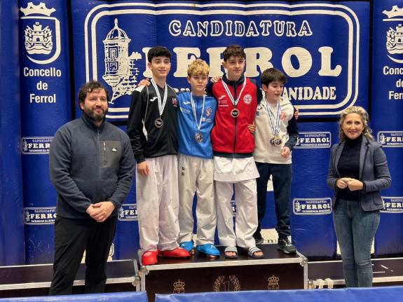 Imaxe da nova:A delegada da Xunta en Ferrol participa no pavillón da Malata na entrega de premios da segunda xornada da Liga Galega da Kárate